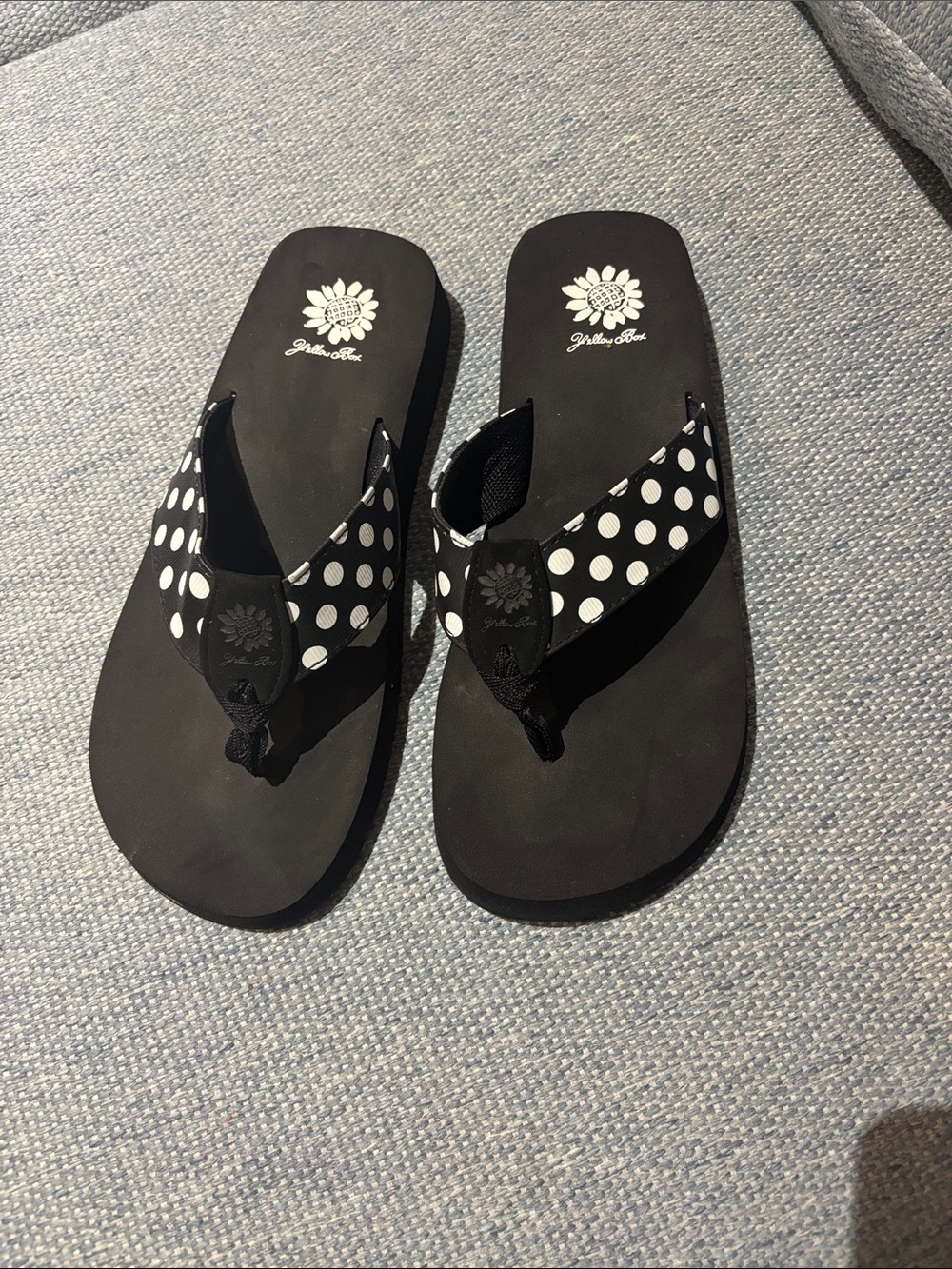 Yellow box flip flops! 9.5